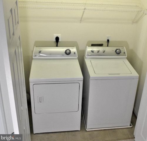 6807 Sabbarton Pl, Gainesville VA  20155-6226 exterior