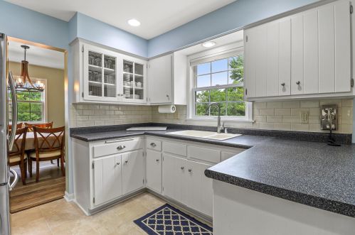 504 Rawlins Dr, Waukesha, WI 53188-4646