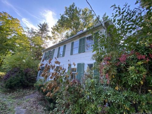 33 Brown St, Bloomfield, CT 06002-2001