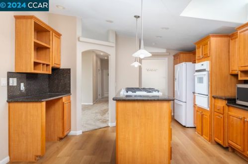 2172 Dalis Dr, Concord, CA 94520-5440