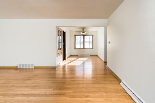 443 Ellsworth Ln, Milwaukee, WI 53217-1826