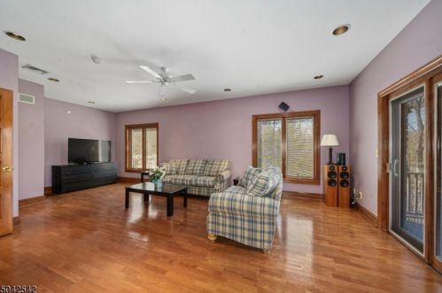 647 Mtn Rd, Sparta NJ  07871-3210 exterior