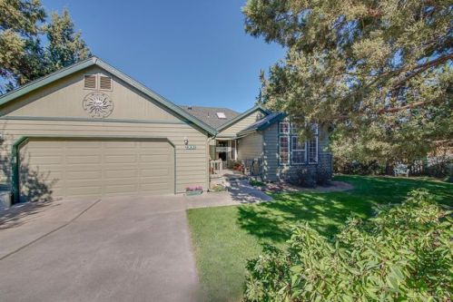 637 Tracker Ct, Bend, OR 97701-5662