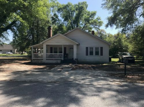 482 Pascallas St, Blackville, SC 29817-2422