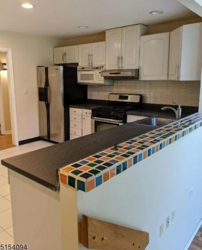 33 Roseland Ave, Warren NJ  07059-5748 exterior