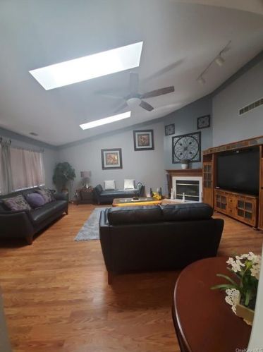 137 Swan Ct, Poughkeepsie NY  12603-6971 exterior