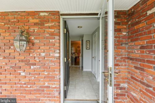 22 Drexel Dr, Southampton, PA 18954-1910