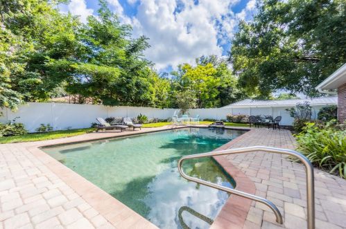 136 Park Ln, Winter Haven, FL 33884-1074