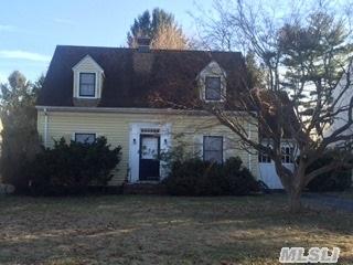 63 Calvin Ave, Syosset, NY 11791-2136