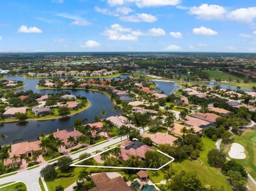 7834 Classics Dr, Naples FL  34113-3043 exterior