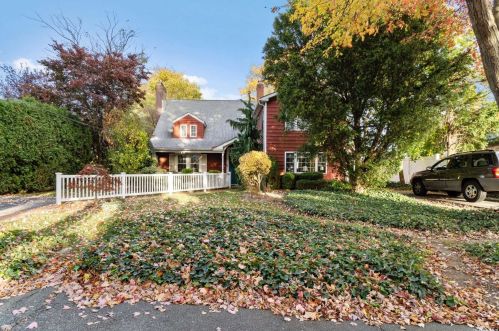 2501 Lefferts Pl, North Bellmore, NY 11710-4418