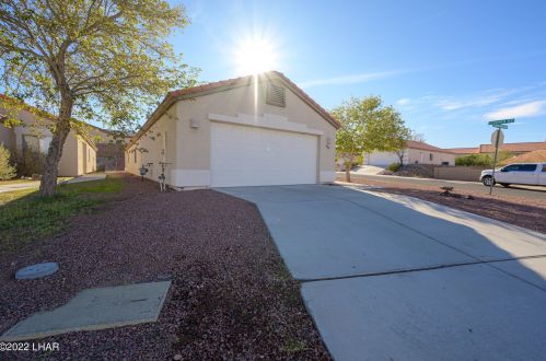 2460 Topanga Dr, Bullhead City AZ  86442-8466 exterior