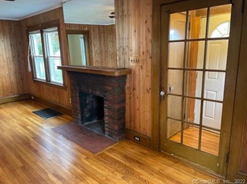 350 Tesiny Ave, Bridgeport, CT 06606-2819