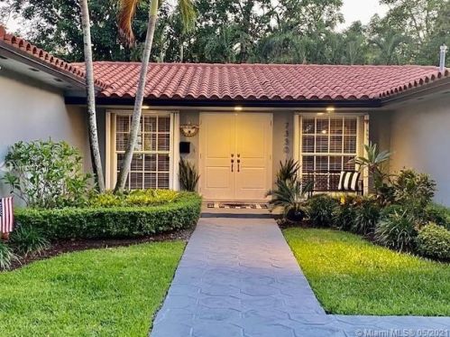 7330 Sabal Dr, Hialeah, FL 33014-2523