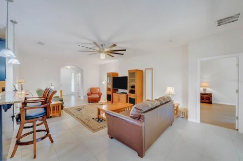 555 Morgan Wood Dr, Deland, FL 32724-8462