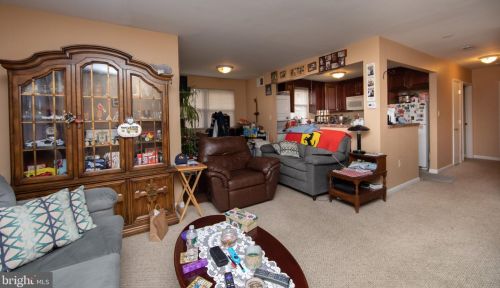 1 Florence Tollgate Pl, Florence NJ  08518-3001 exterior