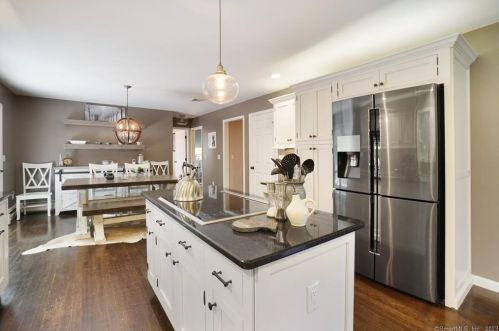 20 Narragansett Trl, Sandy Hook CT 06482-1147 exterior