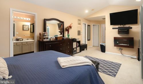 59 Greenbrook Dr, Columbus NJ  08022-2323 exterior