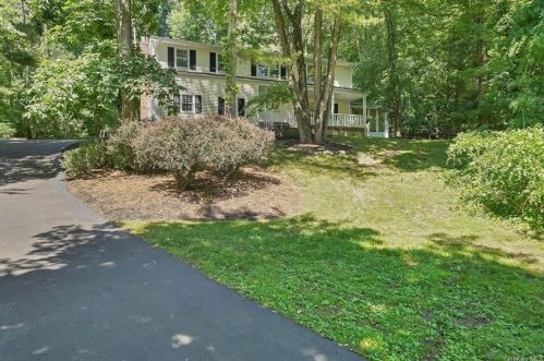 5 Belvedere Path, Airmont, NY 10901-3103