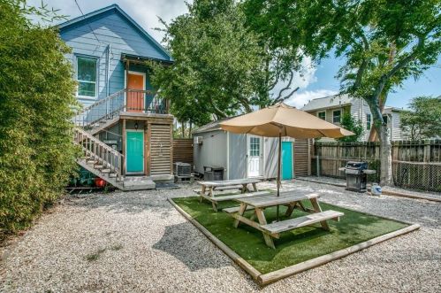 2511 Bernardo De Galvez Ave, Galveston TX 77550 exterior