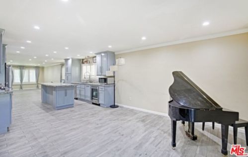 714 15th St, Long Beach, CA 90813-2004