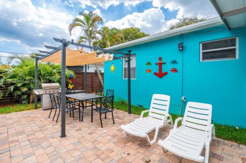 805 26th Ave, Hollywood FL  33020-5704 exterior