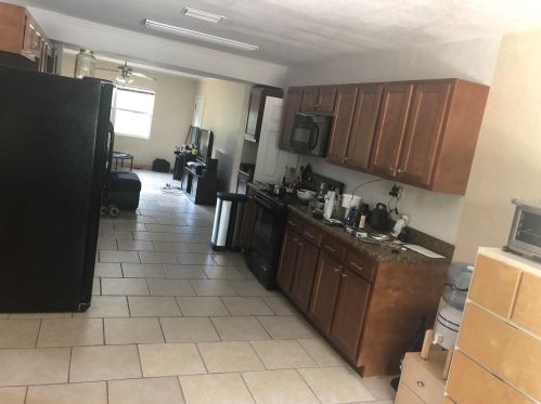 6327 Emerson Ave, Saint Petersburg, FL 33707-2342