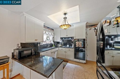 975 Kilkenny Way, Pinole CA  94564-2717 exterior