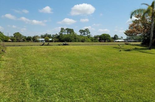 1041 Abingdon Ave, Fort Pierce FL  34953-2804 exterior