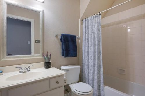 5216 Water Oak Dr, Lewisville TX  75028-1099 exterior