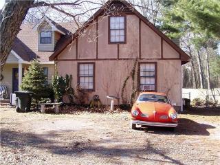 3137 Lake Dr, Nashville, TN 37214-4210
