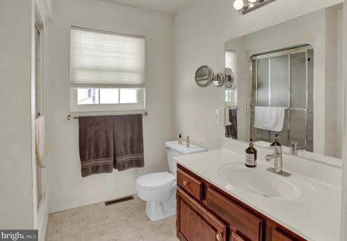 6550 Baywood Dr, Harrisburg PA 17111-6894 exterior