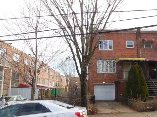 3044 Radcliff Ave, Bronx, NY 10469-3916