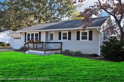 459 Commodore Dr, Lacey, NJ 08731-4821