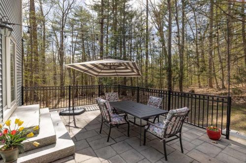 10 Easton Hill Ln, Stratham, NH 03885-4210