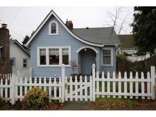 8415 Fremont Ave, Seattle WA  98103-4338 exterior