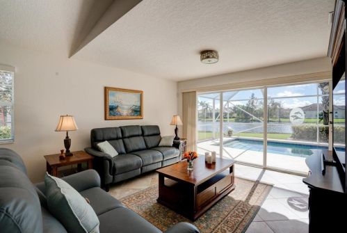 10652 Hartwick Dr, Fort Pierce FL  34987-1923 exterior