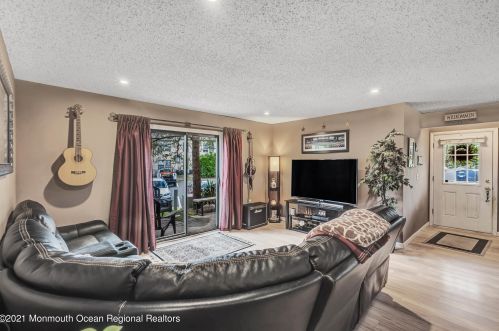 1706 Dahlia Ct, Jackson Twp NJ  08527-4133 exterior