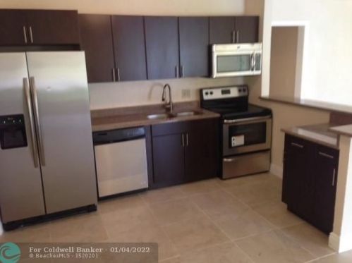 290 9th St, Dania Beach FL  33004-4439 exterior
