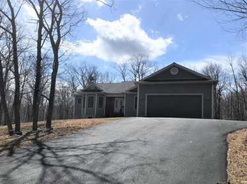 185 Philwood Ln, Milford, PA 18337-9038