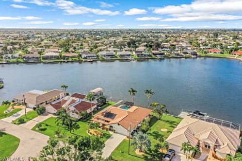 307 33rd Ter, Cape Coral, FL 33904-4836
