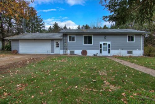 417 3rd Ave, Hillsdale, WI 54733-9637