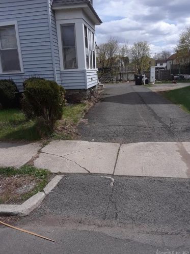 14 Chappelle St, Danbury, CT 06810-6804