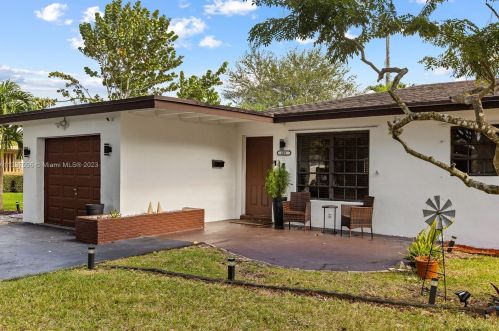 401 57th Way, Hollywood FL  33023-1435 exterior