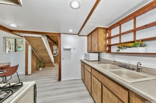 3745 Birch Ave, South Lake Tahoe CA  96150-8596 exterior