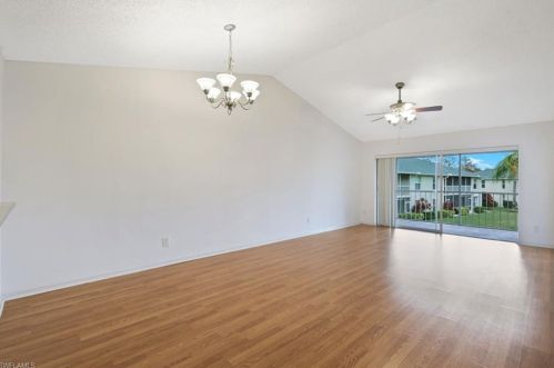 686 Squire Cir, Naples, FL 34104-6509