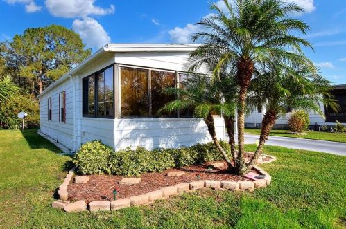 4826 Colonnades Cir, Lakeland FL  33811-1526 exterior