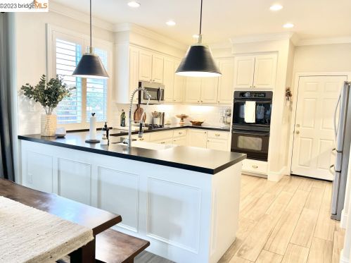 9859 Osprey Point Cir, Elk Grove, CA 95757-8183
