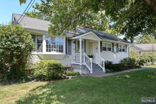 21 Dacotah Ave, Oakland, NJ 07436-2112