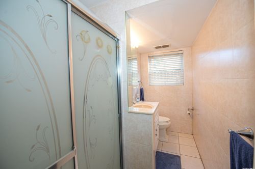 28 Hammond Rd, Elwood NY  11731-4810 exterior